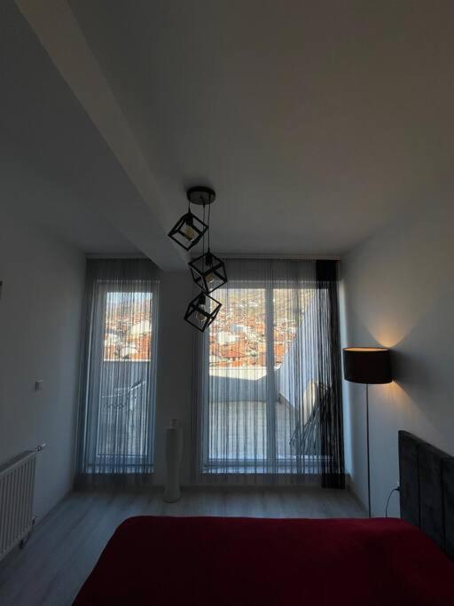 Apartamento Penthouse With Castle View Prizren Exterior foto